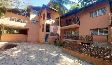 VENDE-SE CASA 5 SUÍTES, CONDOMINIO VILA VERDE A 3KM R. TAVARES.