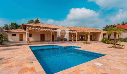 Casa em Condomínio - 4 suítes, linda, 90% térrea!  Jd Passárgada A - Granja