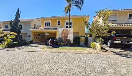 Vende-se Casa 4 suítes, no Condomínio Raízes Granja Viana 