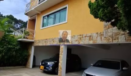 Casa a Venda 3 SUÍTES, area Gourmet, colada ao Parque dos Príncipes em Osas