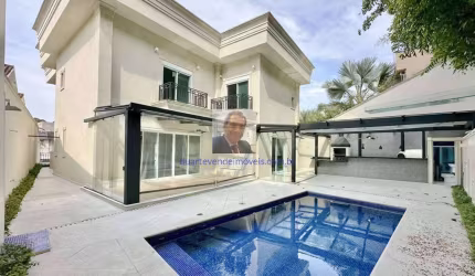 Vende-se Casa no Cond São Paulo II - Neoclássica IMPECÁVEL! 4 sts, completa