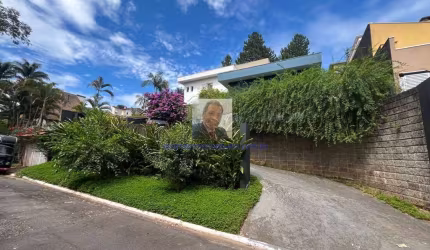 Vende-se Casa no Cond. Nova Higienópolis - 3 suítes, escritório, gourmet e
