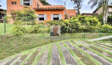 Vende-se Casa em Rua das Granjas (Miolo) - 4 dorm / 2 sts - Casa integrada,