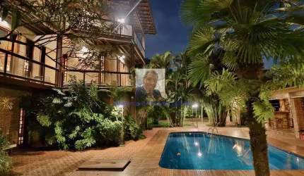 Vende Casa no Cond. Morada dos Pássaros / Aldeia da Serra - 7 ste (5 na cas
