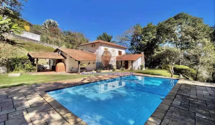 Vende-se Casa no cond. Vila Real Moinho Velho, Rústica e autêntica. 3dorm/1