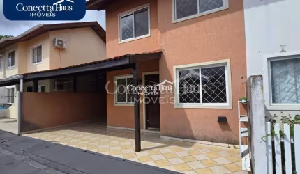Sobrado com 3 dormitórios no Bairro Boqueirão Curitiba com 2 vagas de garagem