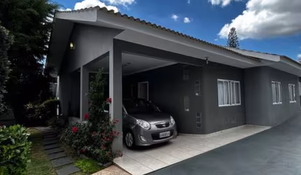 Belíssima Casa em Condomínio no Centro de Cascavel! Com 03 quartos, sala, cozinha,  espaço dedicado