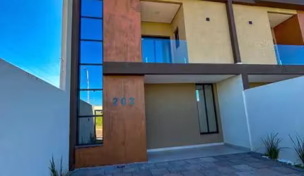 Sobrado NOVO, com 130m² - Suite com closet e sacada + 2 quartos!
