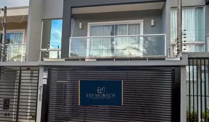Sobrado em ótima localização, com móveis planejados em todos os ambientes!