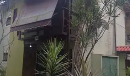 Casa duplex com dois quartos no Condomínio Floresta Azul I