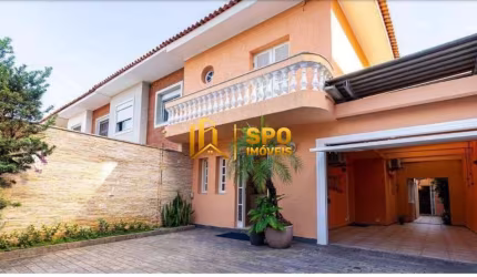 Casa de 220 metros com 4 quartos e 4 vagas no Jd Paulistano