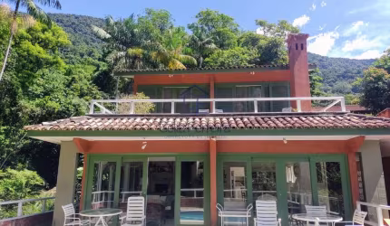 Casa com 4 suítes a 100m da praia Guaecá - São Sebastião/SP
