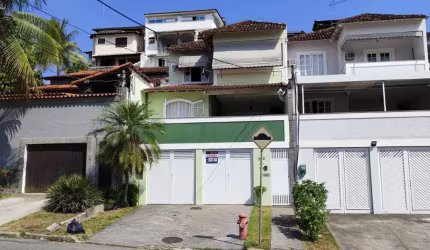 Excelente casa duplex com 236m², 3 quartos, 2 vagas de garagem na Estrada do Uruçanga - Anil - Jacarepaguá RJ. por  apenas R$ 699.000,00