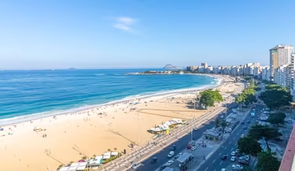 Monteiros & Barros vende, Cobertura linear com 425m² na Avenida Atlântica, localizada na altura do Posto 4, com terraço e vista panorâmica de 180º para a praia de Copacabana.  RJ.