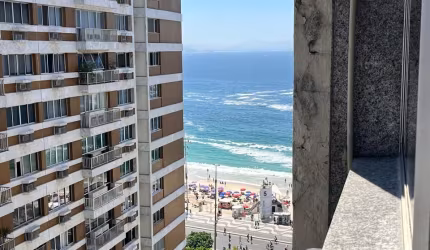 Apartamento a 100 metros da praia de Copacabana, com 04 quartos, 02 vagas de garagem, Rio de Janeiro–RJ.