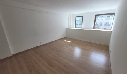 Sala comercial à venda com 30m²  e 1 vaga de garagem na Barra da Tijuca