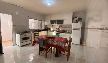 Casa Residencial à Venda com 4 Dormitórios, 330 m² por R$ 430.000 - Jardim Cibele - Carapicuíba/SP