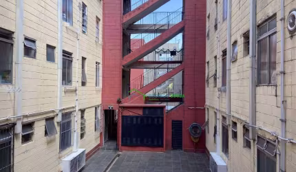 Apartamento à Venda 2 Dormitórios, 54 m² por R$ 180.000 - Conjunto Habitacional Presidente Castelo Branco - Carapicuíba/SP