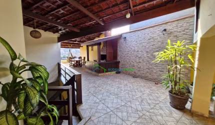 Casa Ampla com 3 Moradias e Vista Privilegiada na Vila Creti, Carapicuíba.