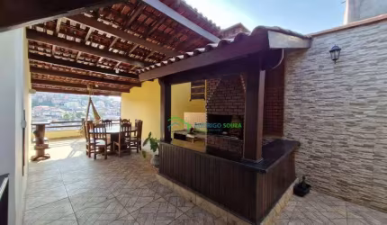 Casa Ampla com 3 Moradias e Vista Privilegiada na Vila Creti, Carapicuíba.