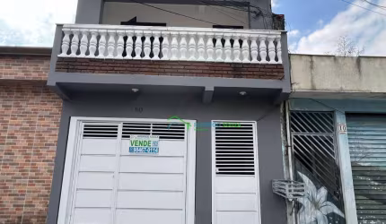 Casa à venda -Para Morar e Investir! Terreno com 3 Residências e Espaço Gourmet, Vila creti, Carapicuíba/SP