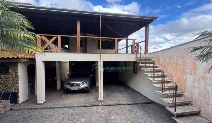 Casa com 4 dormitórios à venda, 245 m² por R$ 780.000,00 - Jardim Marilu - Carapicuíba/SP