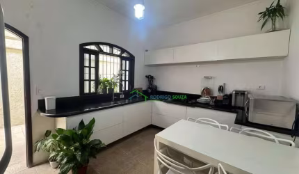 Casa com 4 dormitórios à venda, 245 m² por R$ 780.000,00 - Jardim Marilu - Carapicuíba/SP