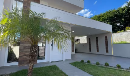 Casa 3 dormitórios com Piscina