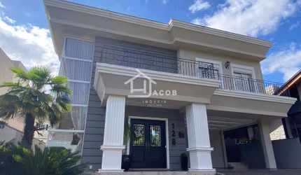 EXCELENTE CASA À VENDA EM CONDOMÍNIO