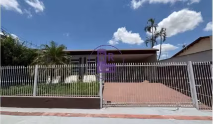 Casa Reformada para Venda em Localização Privilegiada