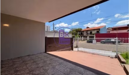 Casa Reformada para Venda em Localização Privilegiada