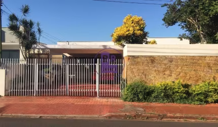 Casa Térrea à Venda em Localização Privilegiada
