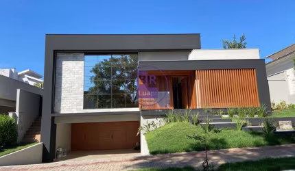 Casa em alto padrão no Condomínio Sun Lake à venda