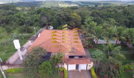 Chácara com 4 dormitórios sendo um suíte - Vale do Igapó - Bauru/SP.