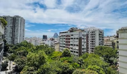 Imperdível: Apartamento à venda em Botafogo na praça Radial Sul, Rio de Janeiro - vista verde, 3 quartos, 2 salas, 3 banheiros, 1 vaga e 106m²!