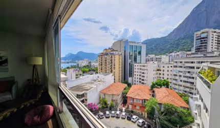 Apartamento à venda no Humaitá, Rio de Janeiro-RJ com vista Cristo Redentor. 3 quartos, 1 suíte, 3 salas, 4 banheiros, 1 vaga de garagem.
