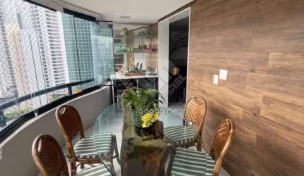 Apartamento Porteira Fechada em Andar Alto. Fino acabamento.