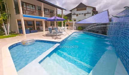 Luxuosa casa de praia com 5 quartos, piscina e marina