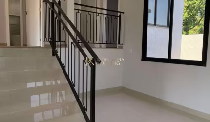 CASA À VENDA COM 1 SUÍTE E 2 QUARTOS, VILA BECKER, TOLEDO - PR
