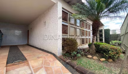 Casa 4 quartos - Jardim Alexandre Campos