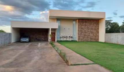 Casa no Condomínio Jockey Park
