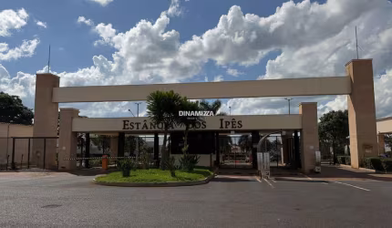 Casa a venda em condomínio fechado