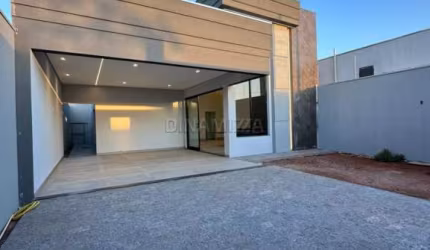 Casa á venda no Bairro Laranjeiras, com 3 suítes uma delas com closet, garagem para 06 carros, pé direito alto, lavabo