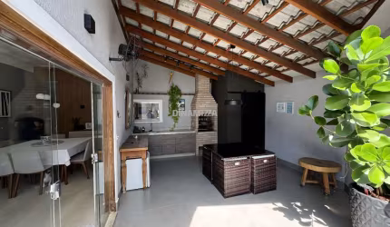 Casa à venda com 3 quartos, sendo um deles uma suíte, energia fotovoltaica, boiler de 400 litros Bairro Jardim Nenê Gomes - Uberaba - MG