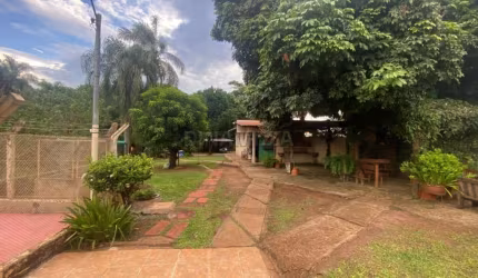 Maravilhoso rancho/sítio situado nas margens da represa do Rio Grande