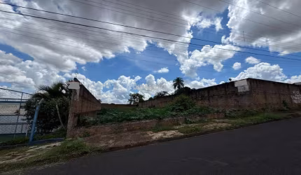 Terreno no Bairro Parque do Mirante