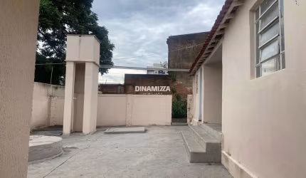 Casa no bairro Abadia próxima ao Hospital Escola