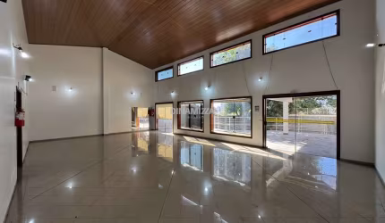 Casa à venda e ponto comercial, com 4 quartos sendo uma suíte, garagem para até 4 carros, salão de festas e quintal - Bairro São Benedito -Uberaba - MG