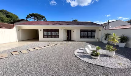 Casa térrea em amplo terreno no Bom Jesus