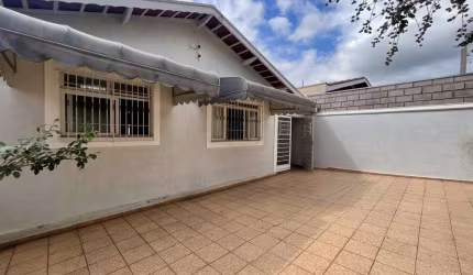 Casa térrea à venda no Jardim dos Oliveiras em Campinas com 3 quartos.